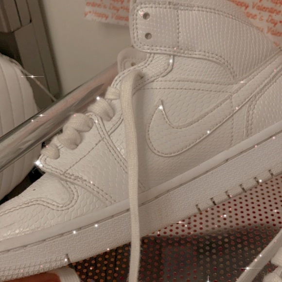 Shoes - Picture 4 of 4